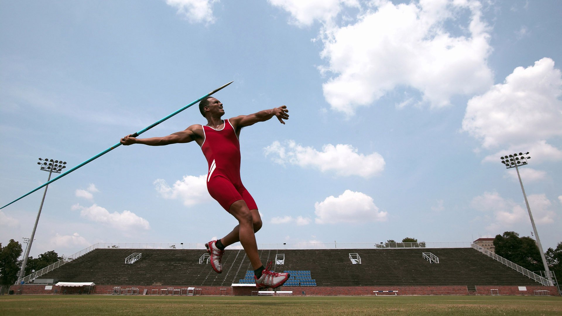 开云品牌-比赛现场：运动员与观众的互动盛宴，运动员比赛场景